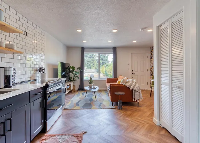 Stay Portland Collection - The Perfect Retro Portland Retreat - Vintage Shops