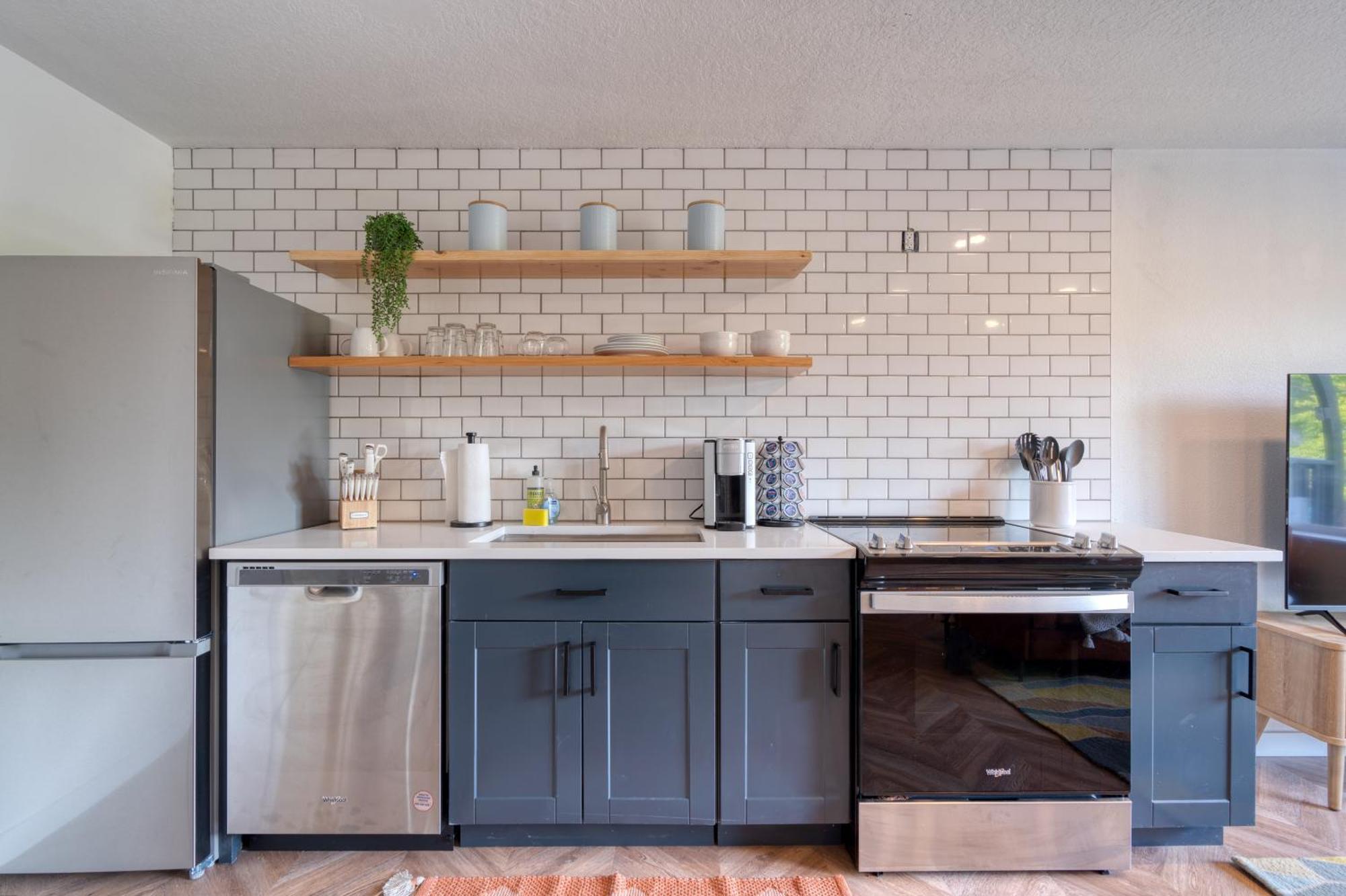 Collection - The Perfect Retro Retreat - Vintage Shops * Portland